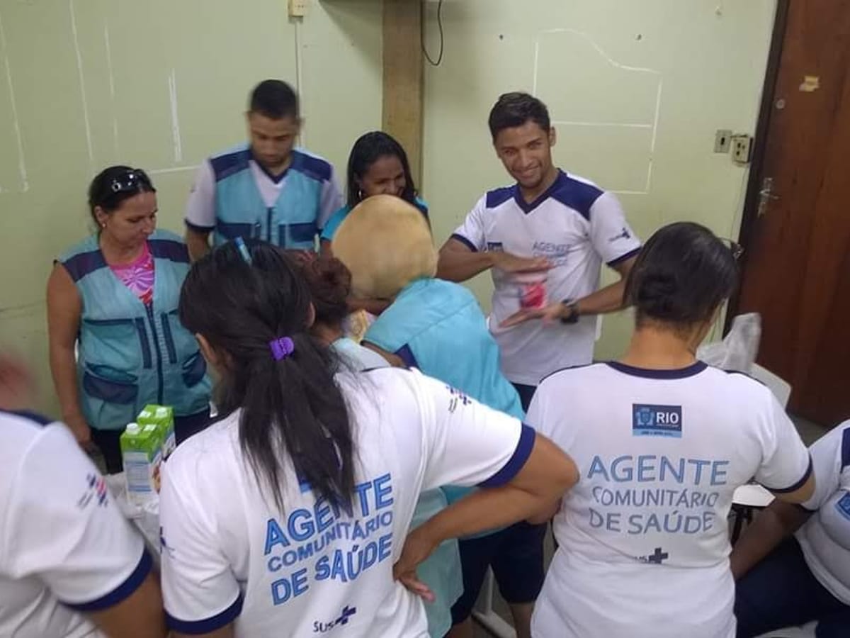 Encontro formativo com agentes comunitários de saúde em uma unidade de saúde